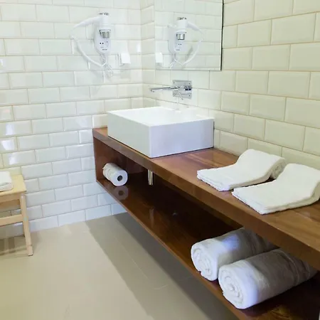 Praca Amarela By Heart Of *