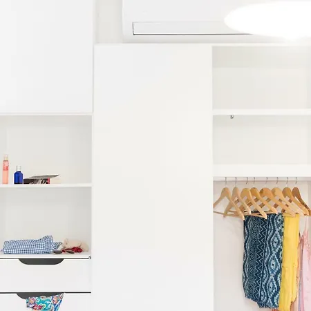 Praca Amarela By Heart Of * Фуншал