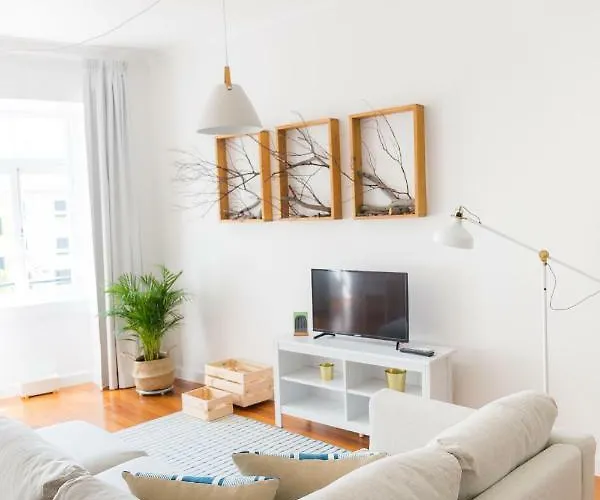 Praca Amarela By Heart Of Funchal (Madeira)