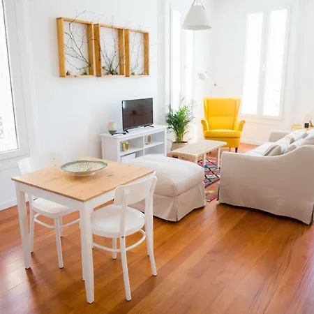 Praca Amarela By Heart Of * Фуншал