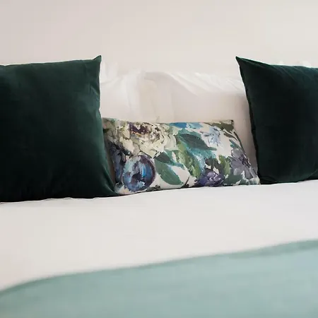 Praca Amarela By Heart Of Фуншал