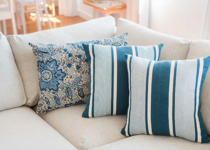 Praca Amarela By Heart Of Funchal (Madeira)