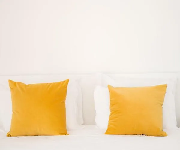 Praca Amarela By Heart Of Funchal (Madeira)