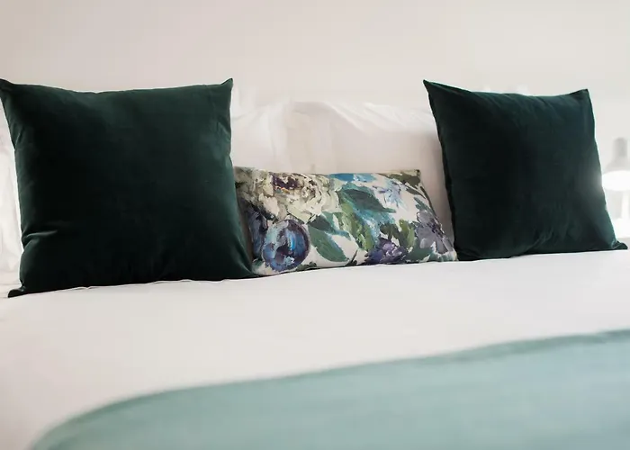 Praca Amarela By Heart Of Funchal (Madeira)